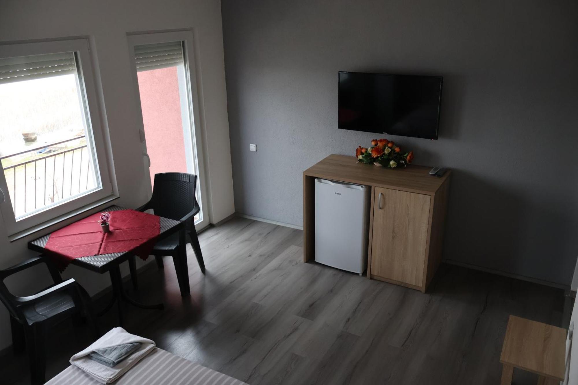Ajkoski Apartments Peštani エクステリア 写真