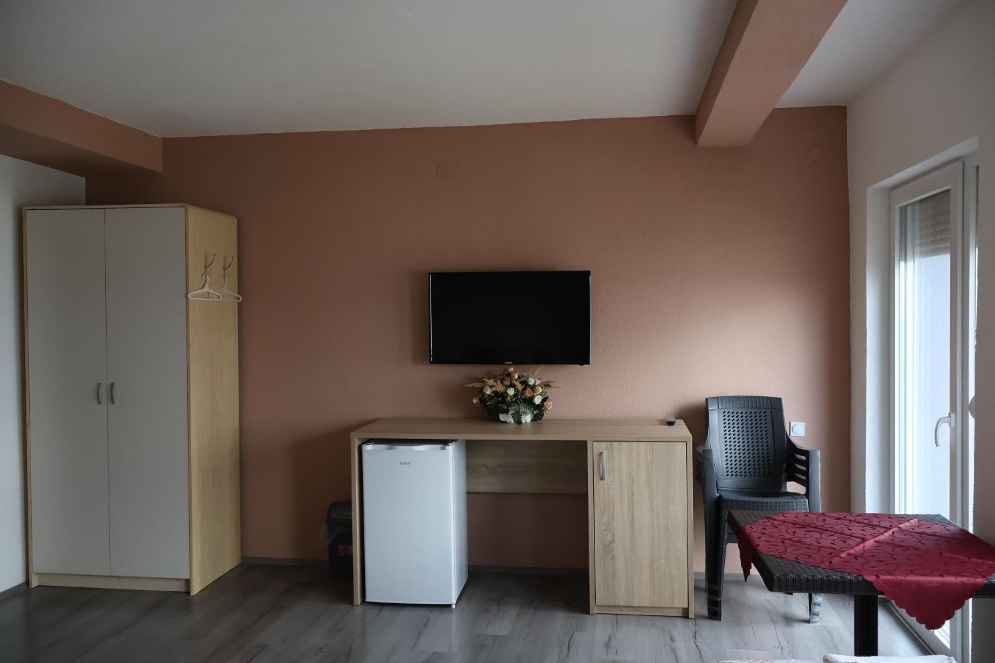 Ajkoski Apartments Peštani エクステリア 写真